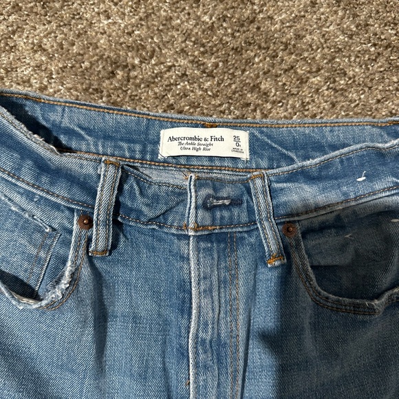 Abercrombie Ankle Straight Ultra High Rise Jean - Picture 3 of 3